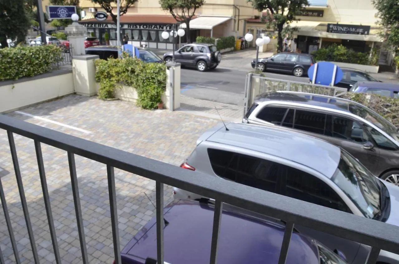 Affittacamere La Zattera Lido di Camaiore Italy